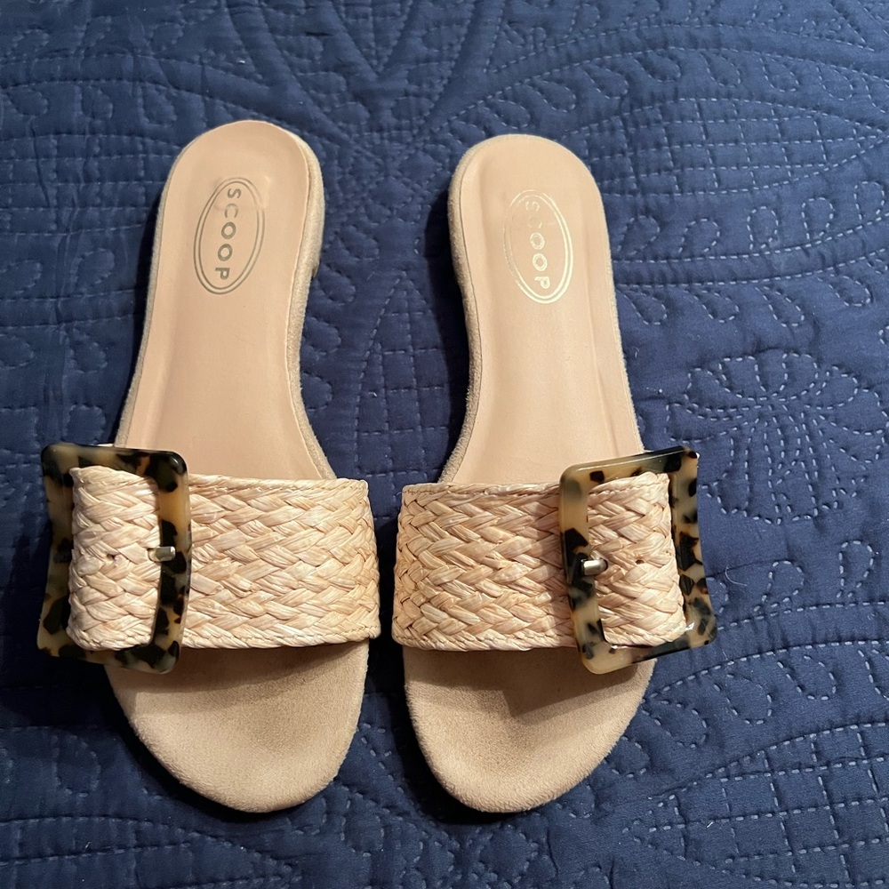 This summer‘s shoes! Worn four times. Very popular.